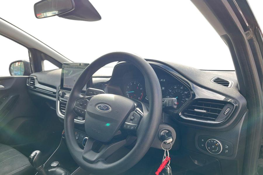 Ford FIESTA Photo autoimg-18e2bf678809431352d83c2b421562a053e4925f.jpg