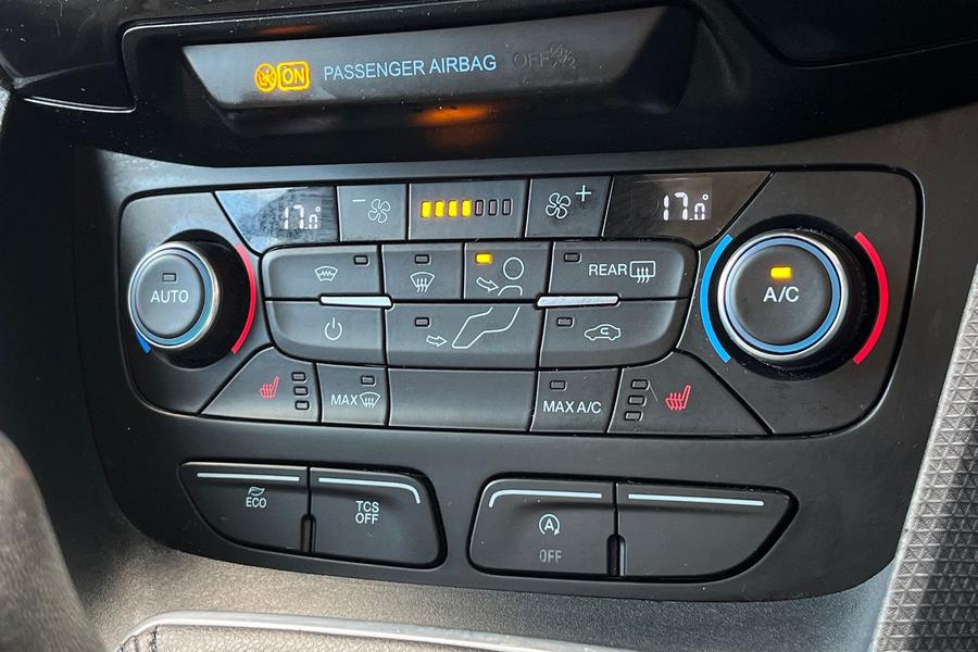 Ford Tourneo Connect Photo autoimg-18e4e0d8d246fe60d7f3f0144837e98c170f83fa.jpg