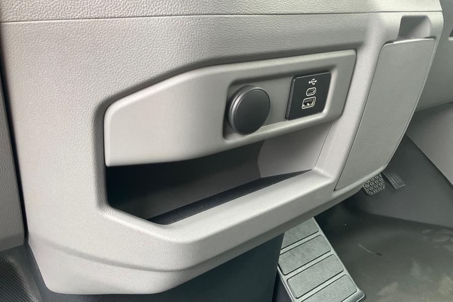 Ford E-Transit Custom Photo autoimg-18e4fe6eeefd317f0d2da5384e7b68f5a4a77579.jpg