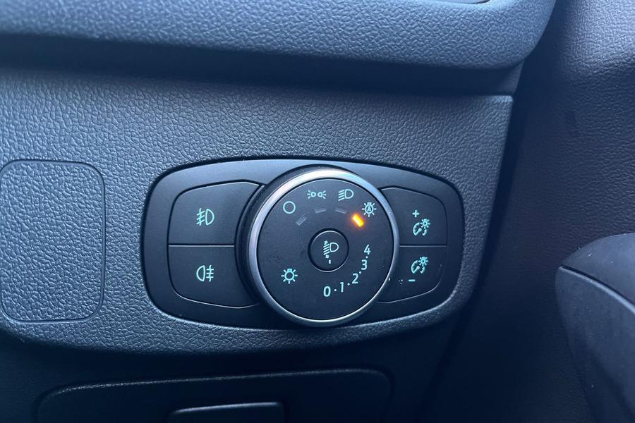 Ford FOCUS Photo autoimg-18e7873a12152c3cc6a3813513ead8d5c482d9a6.jpg