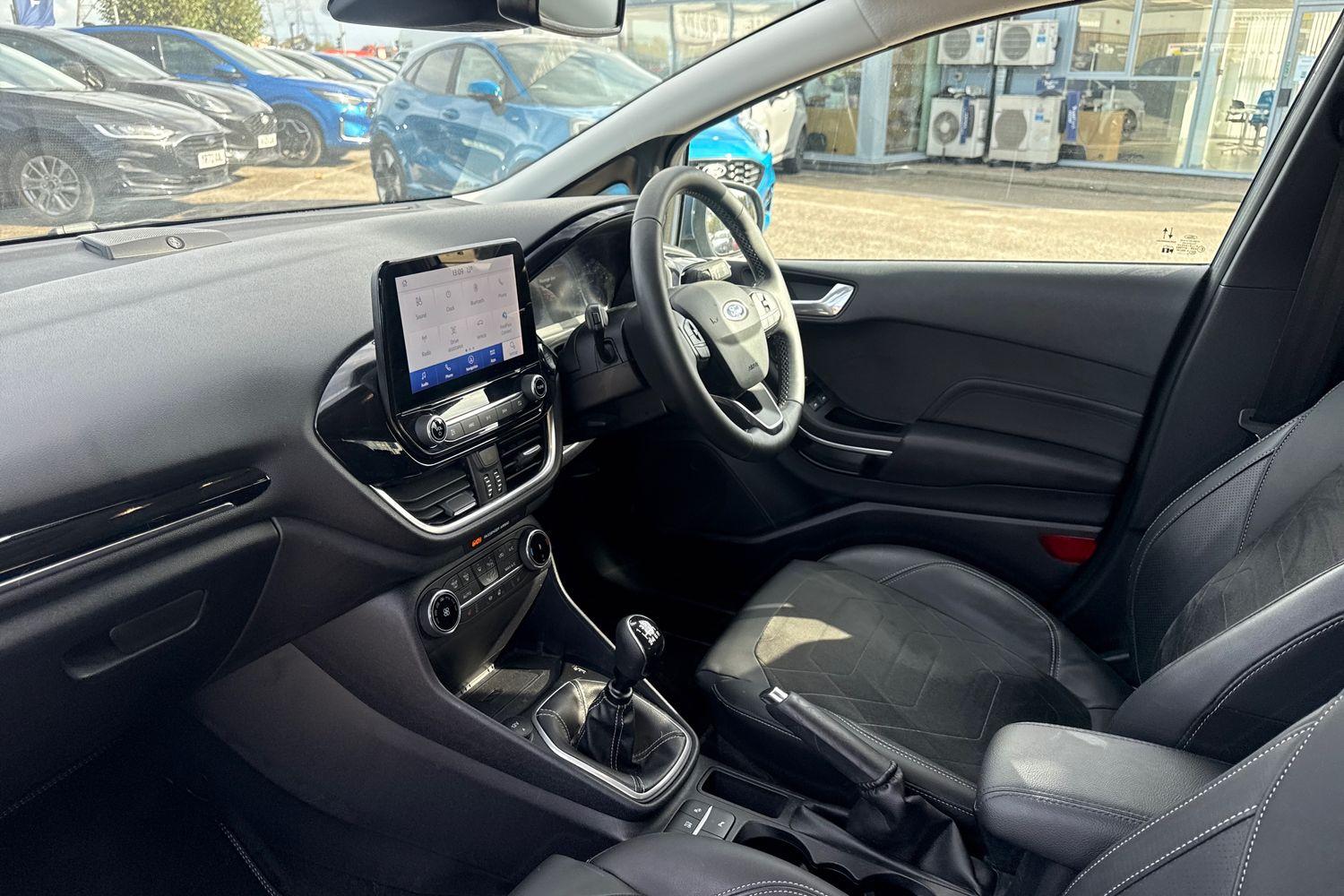 Ford FIESTA Photo 17
