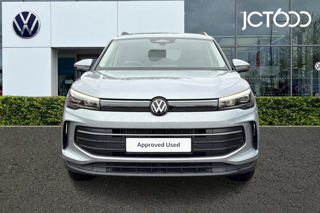 VOLKSWAGEN Tiguan Photo 8