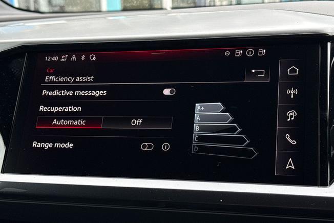 AUDI  Q4 Photo 32
