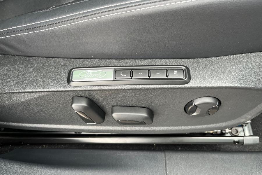 Ford Explorer Photo autoimg-1909a6adf0dac380b4a53575aff513535804e4e1.jpg