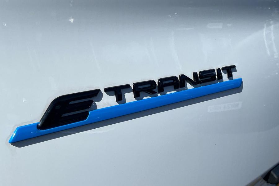 Ford E-TRANSIT CUSTOM Photo autoimg-190fff9e39c2f1e2d817e530f8fa59519d2e7d96.jpg