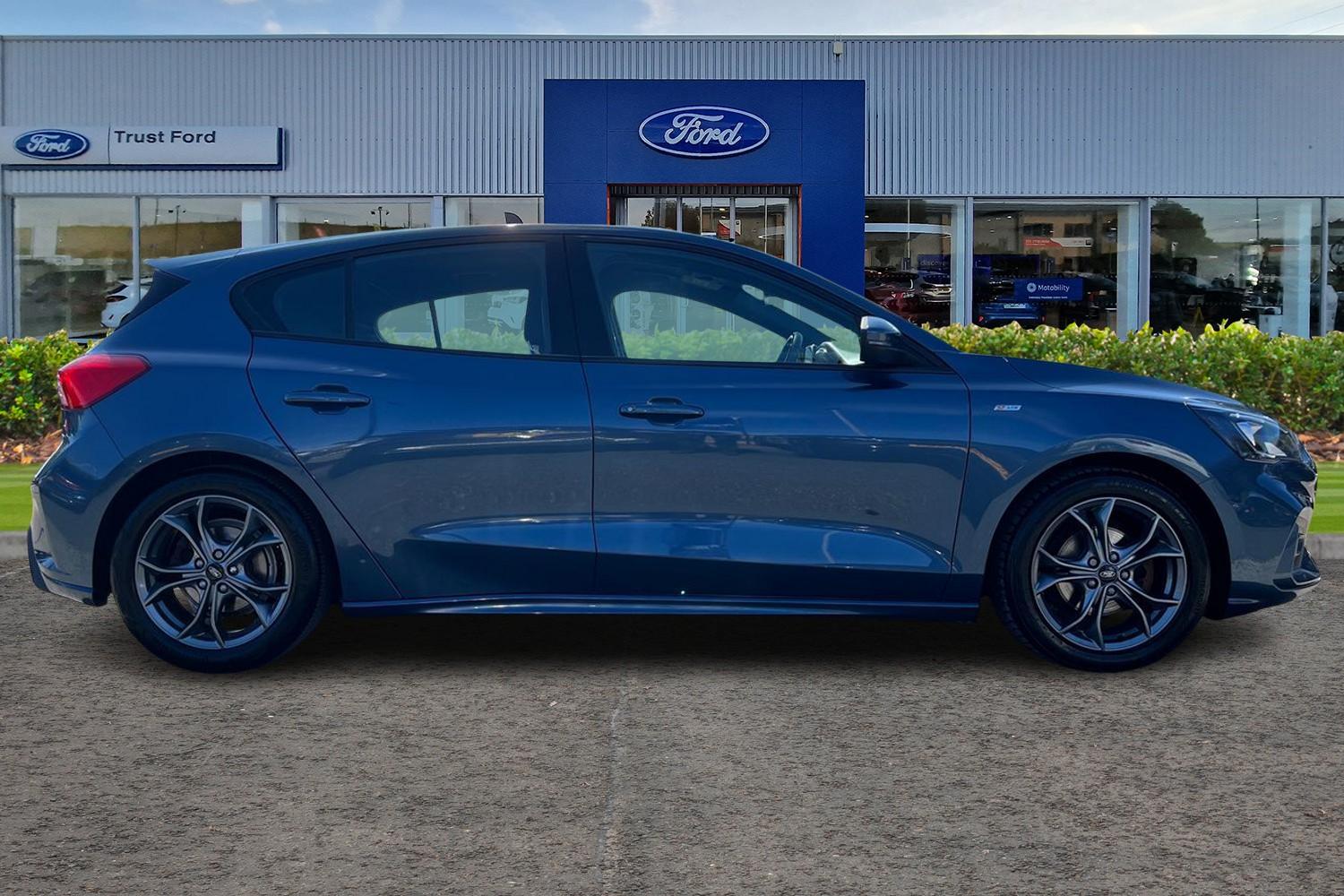 Ford Focus Photo 2