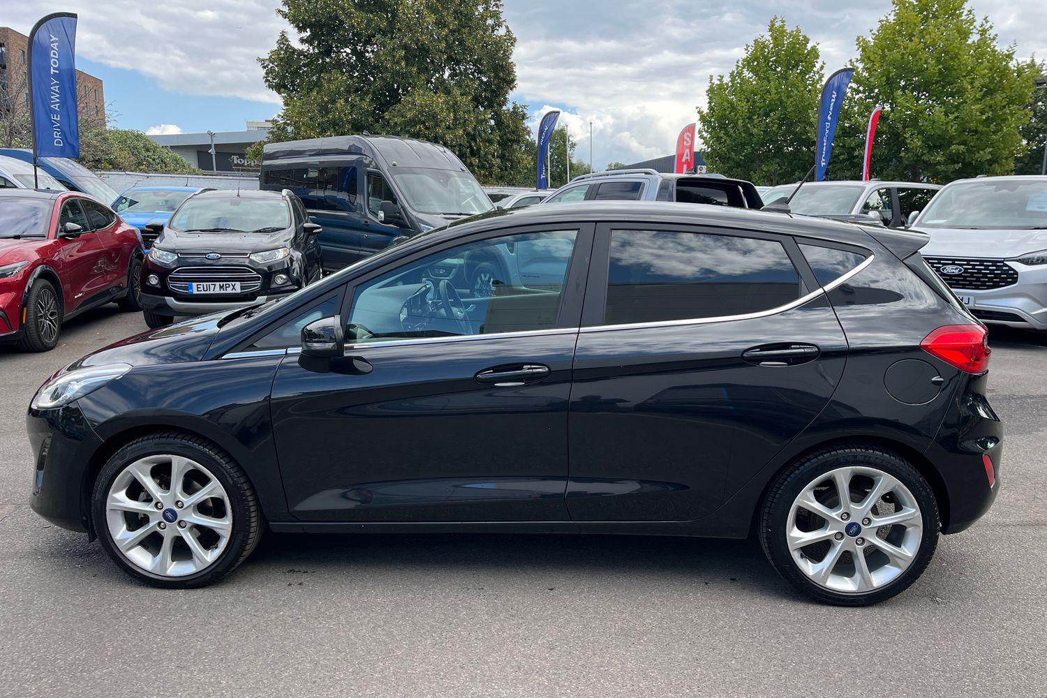 Ford FIESTA Photo 32