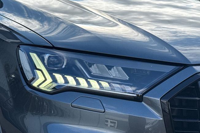 AUDI Q7 Photo 19