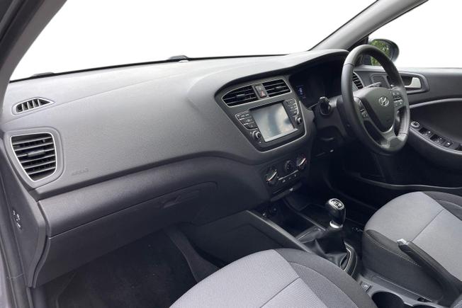 HYUNDAI i20 Photo 2