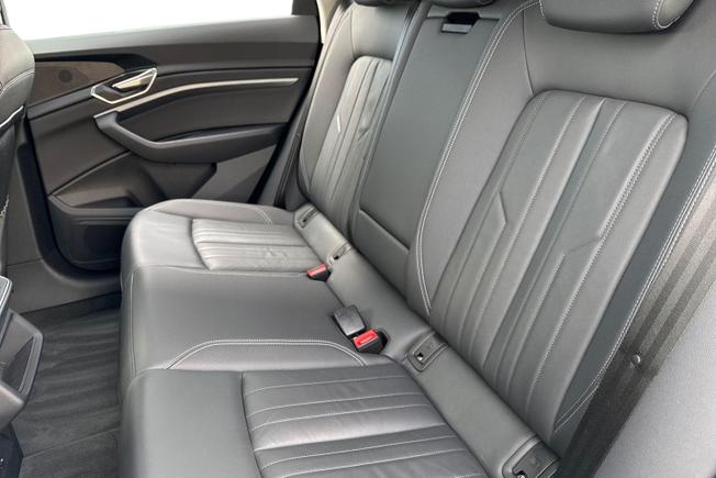 Audi Q8 Photo 9
