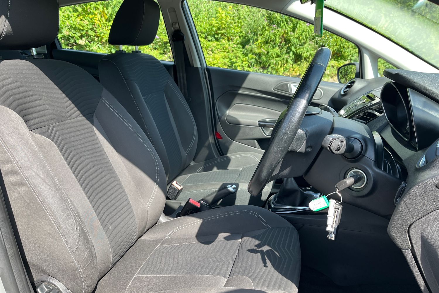 Ford FIESTA Photo 16