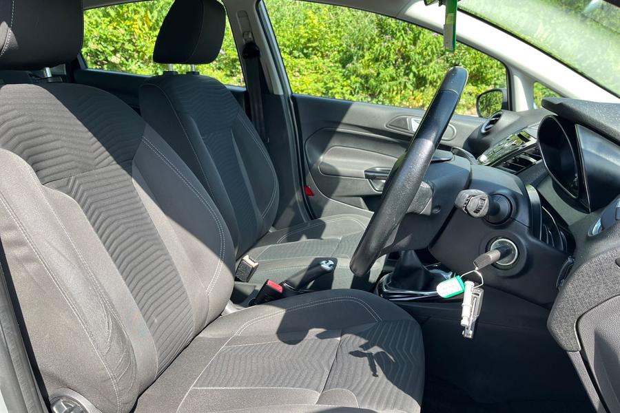 Ford FIESTA Photo autoimg-1924ba1bccddddce62ac6c2ecadbfc69d405ba93.jpg