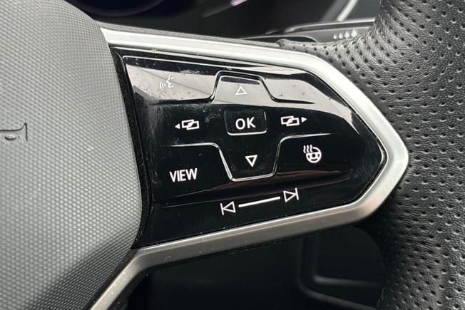 VOLKSWAGEN Tiguan Photo 17