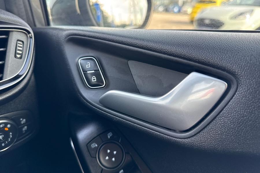 Ford FIESTA Photo autoimg-192ce3b570fbe6b8a79266d35ed7028b91e6424f.jpg