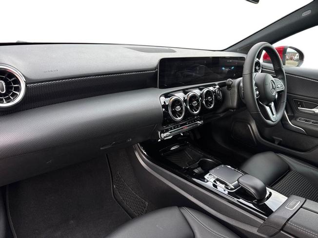 MERCEDES-BENZ A Class Photo 2