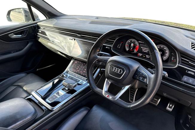 AUDI Q7 Photo 6