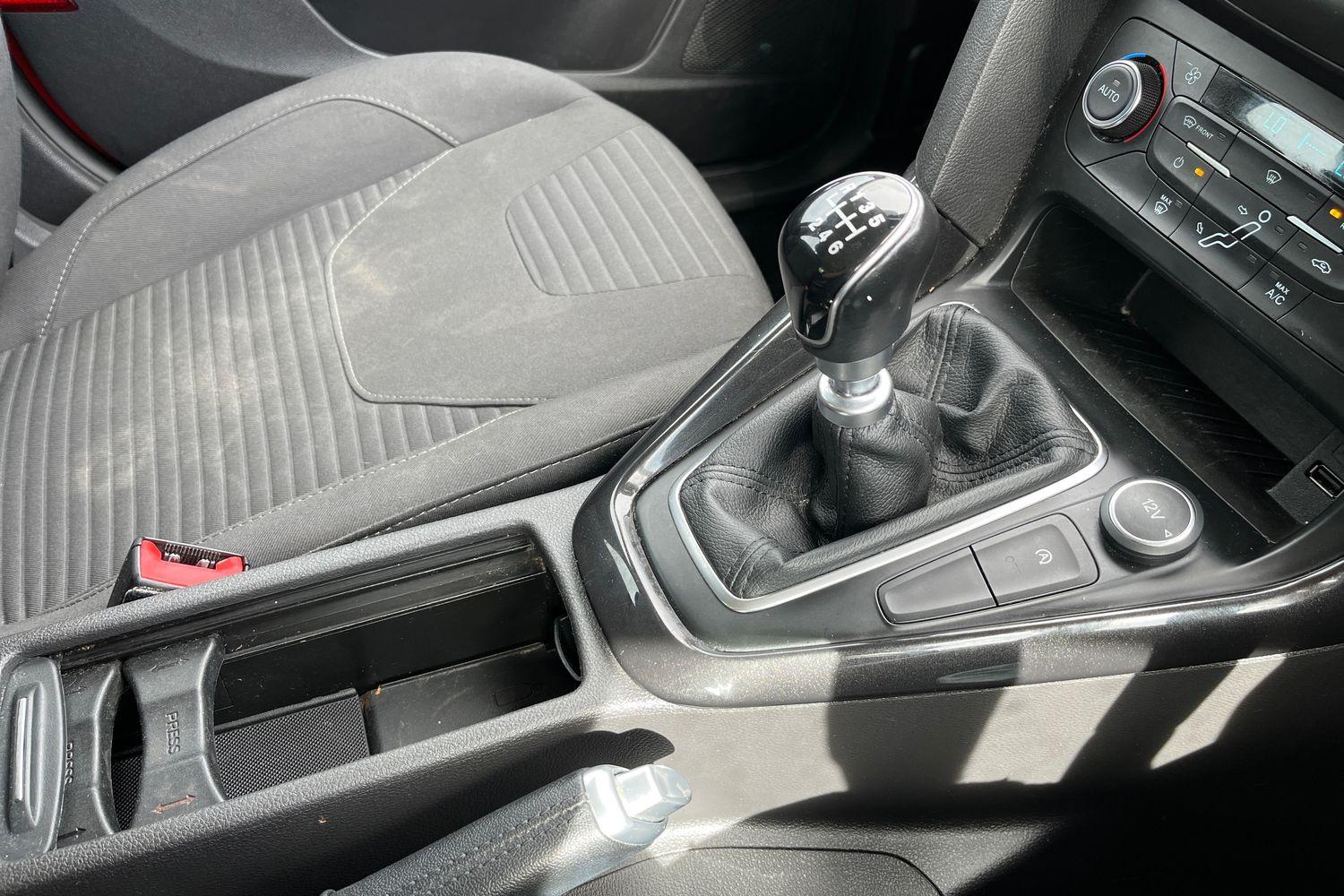 Ford FOCUS Photo 28