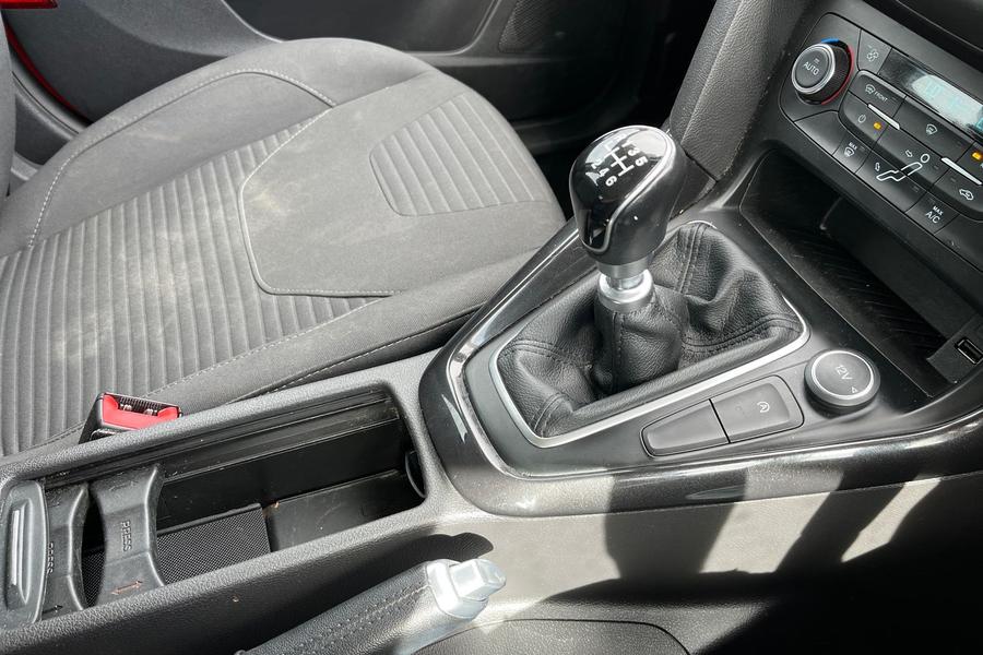 Ford FOCUS Photo autoimg-193948e42fb347f5019c1f4bac1d7293b96e6390.jpg