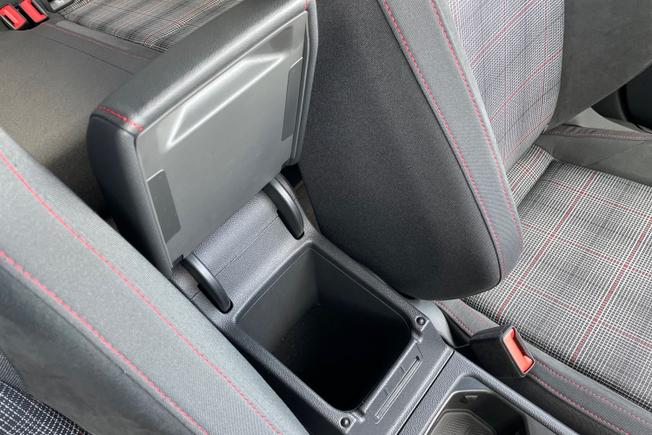 VOLKSWAGEN Golf Photo 40
