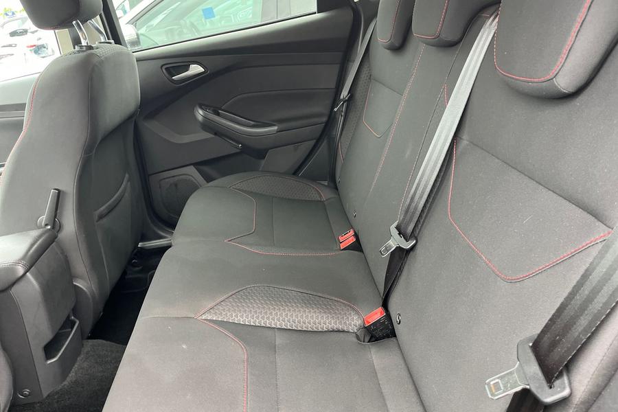 Ford FOCUS Photo autoimg-1948ce38914fb336524ba170fd60a2660d49e085.jpg