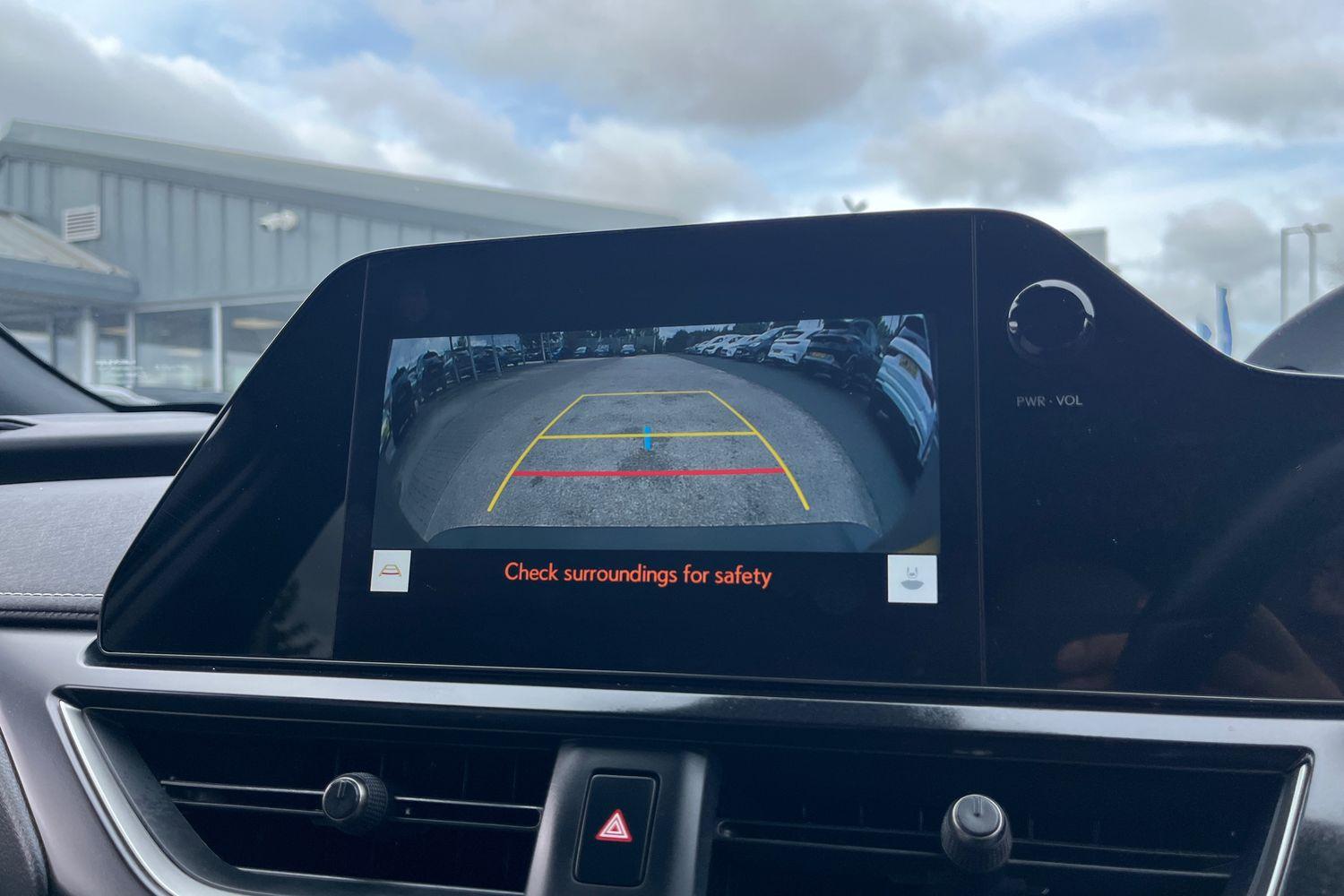 Lexus UX Photo 29