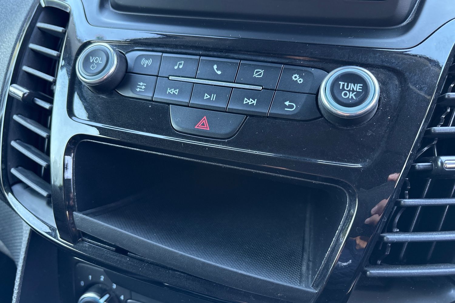 Ford TRANSIT CONNECT Photo 28