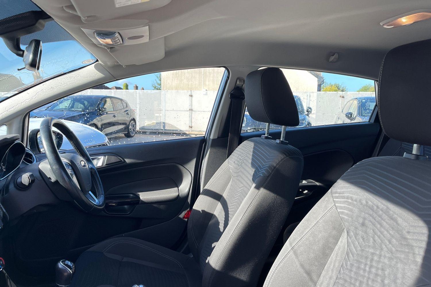 Ford Fiesta Photo 18