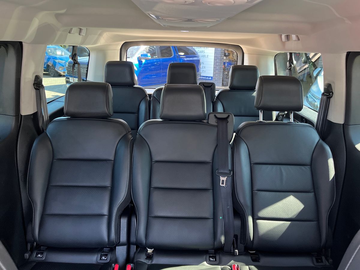 Peugeot e-Traveller Photo 37