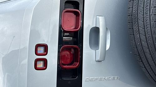 Land Rover Defender Photo autoimg-195e2c8376340acfafa1c5cccb7b3f2af5e3b38c.jpg
