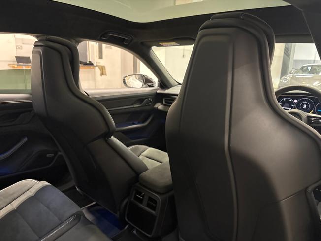 PORSCHE Taycan Photo 36