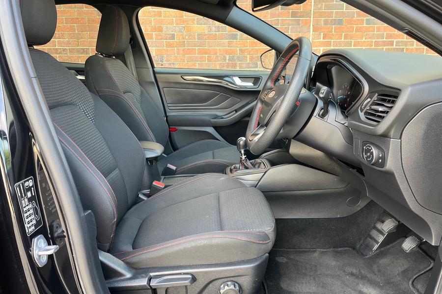Ford Focus Photo autoimg-19641c6c6445073f25f09ac57170d27008002e43.jpg