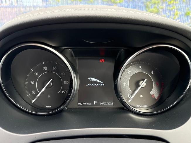 JAGUAR E-Pace Photo 15