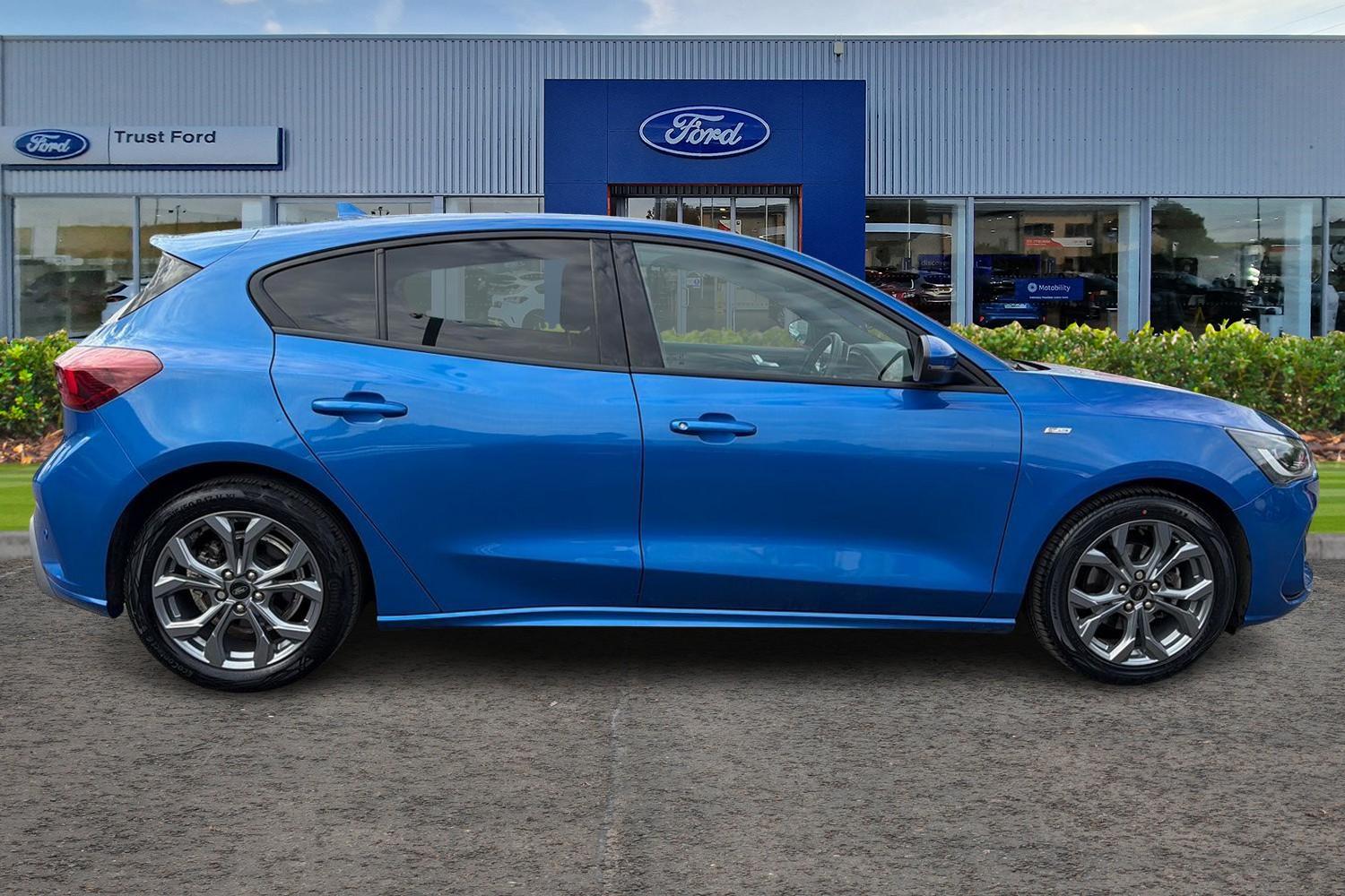 Ford FOCUS Photo 2