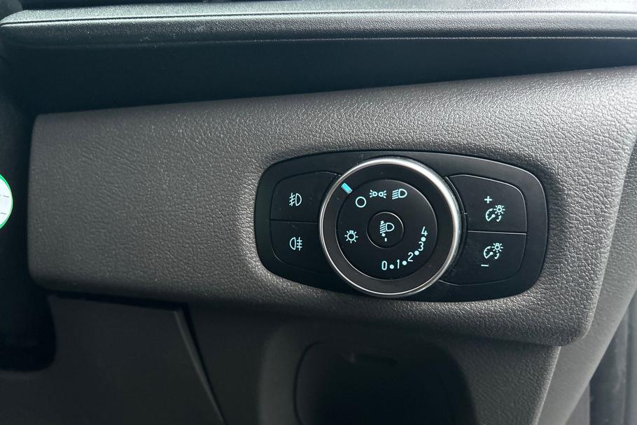 Used Ford TRANSIT CUSTOM YT19CSR 37