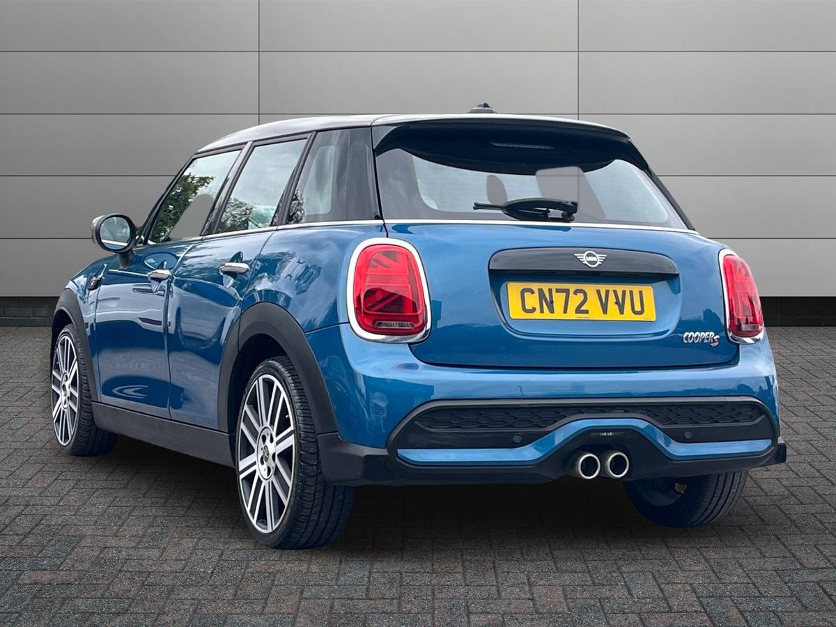MINI Hatch Photo 1