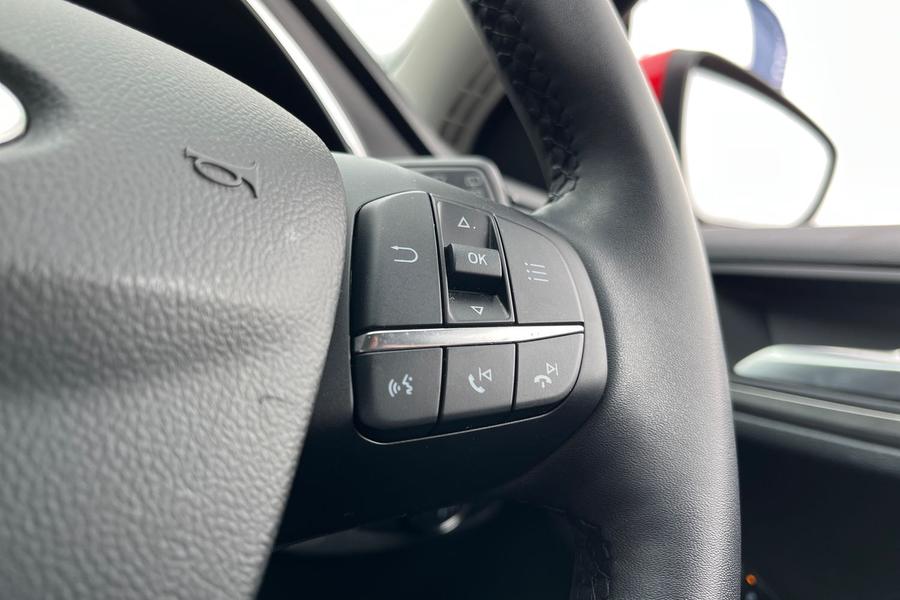 Ford FOCUS Photo autoimg-197858658441abcad29369326b62f5e2f3d50ef7.jpg