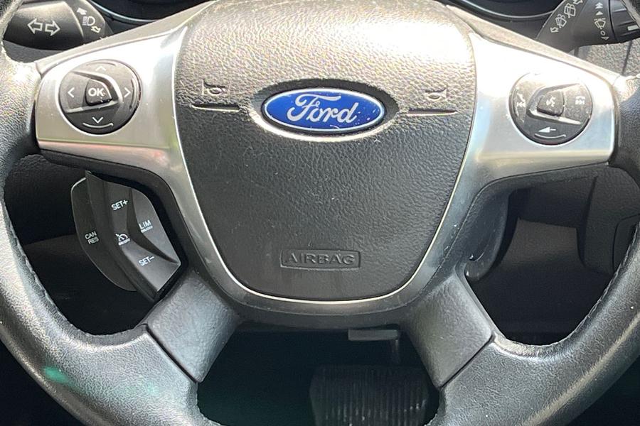 Ford FOCUS Photo autoimg-19787e27d907867b9319fd09ef70d62c8944fa07.jpg