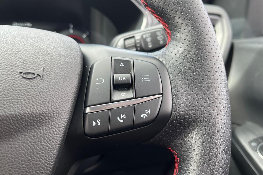 Ford Kuga Photo autoimg-197b0717802cdd02b739303d2377a8ddebcaf535.jpg