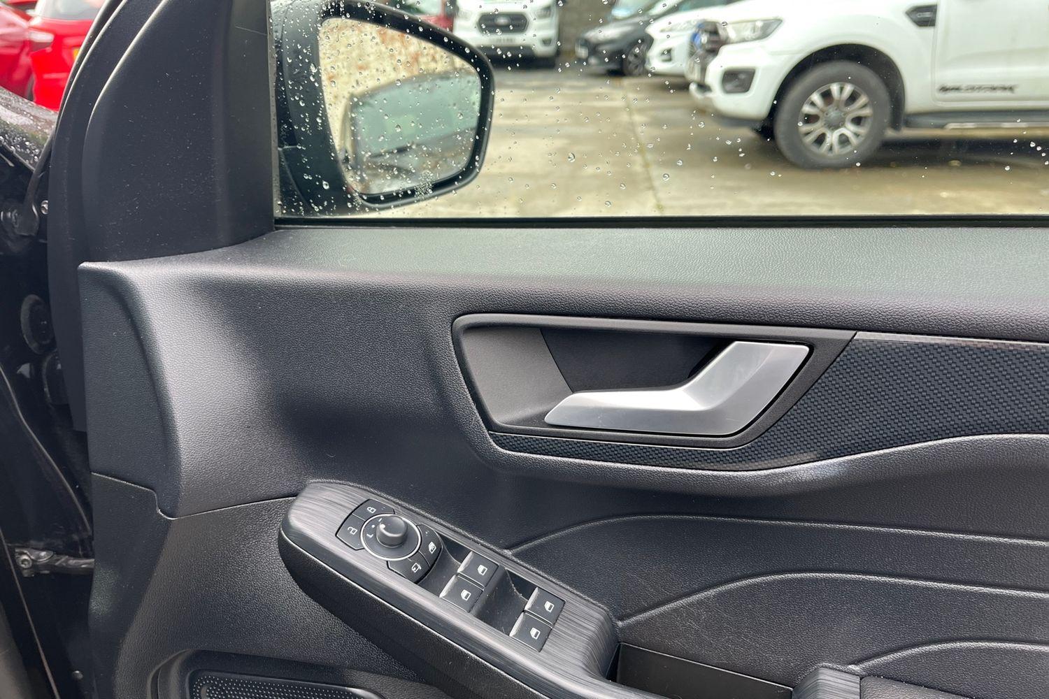 Ford KUGA Photo 24