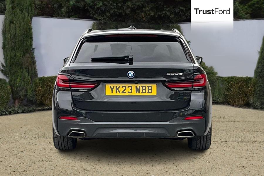 BMW 5 SERIES Photo autoimg-19814a9b43ccd099a91fe6190f250410fb478db5.jpg
