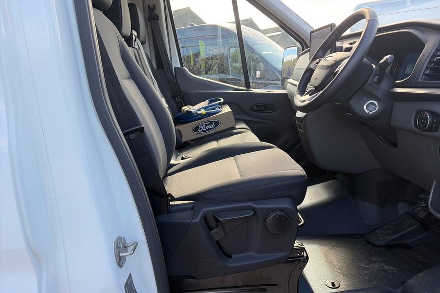 Ford E-TRANSIT Photo autoimg-19856926381069b23ae1bdc326f6b60cc3086718.jpg