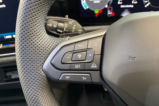 VOLKSWAGEN Tiguan Photo 16