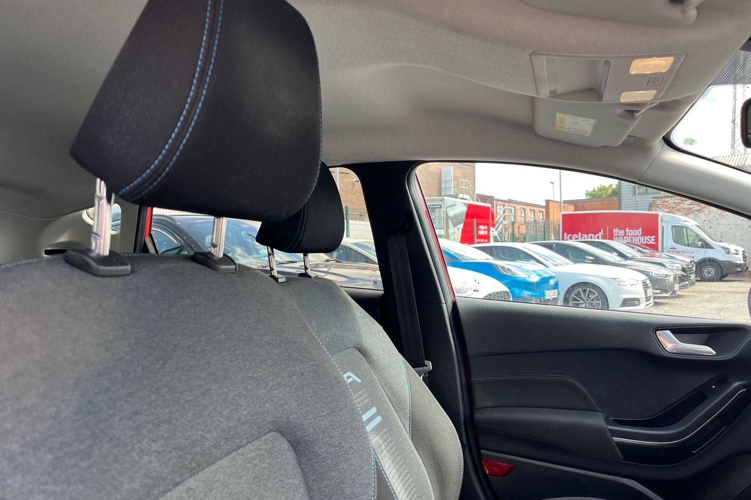 Ford FIESTA Photo 16