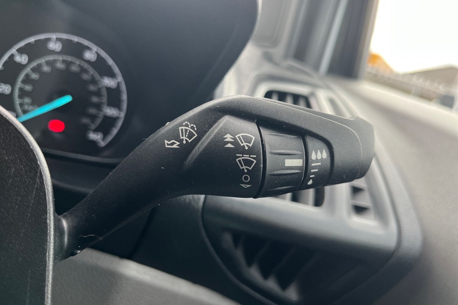 Ford TRANSIT CONNECT Photo 31