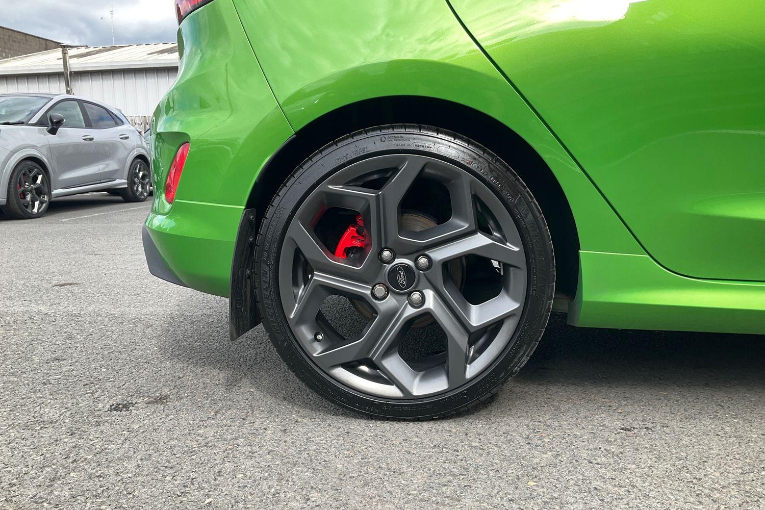 Ford Fiesta Photo 7