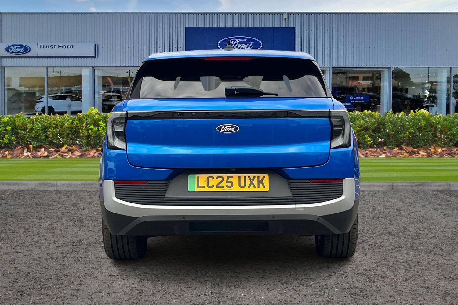 Ford Explorer Photo 6