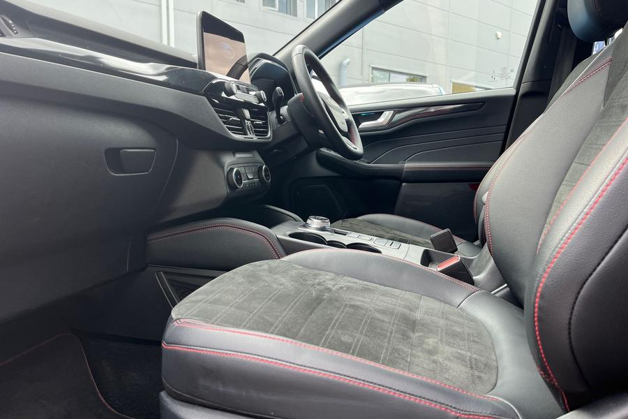 Ford KUGA Photo autoimg-1990d97aacc64ec1004d7c6e43434f57f06518c8.jpg