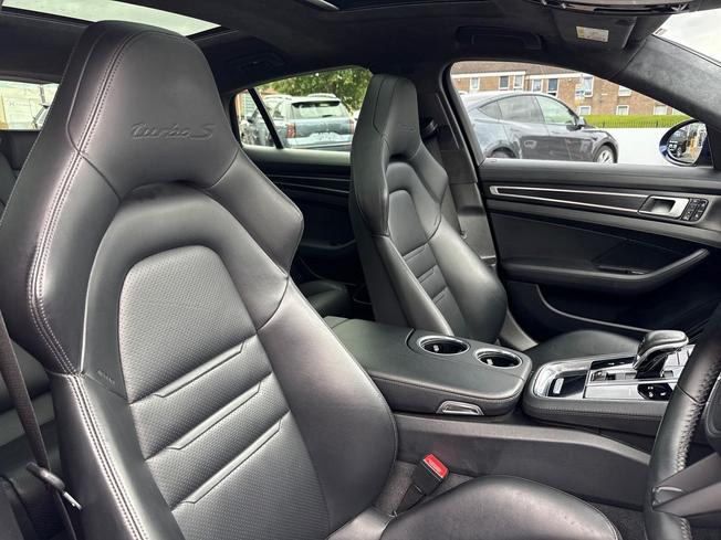 PORSCHE Panamera Photo 52