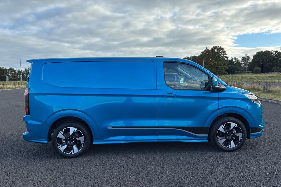 Ford Transit Custom Photo autoimg-19929b0aa9b5c69be87ad9948742f0460a76c1d2.jpg