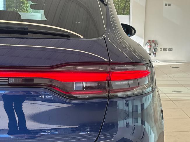 PORSCHE Macan Photo 23